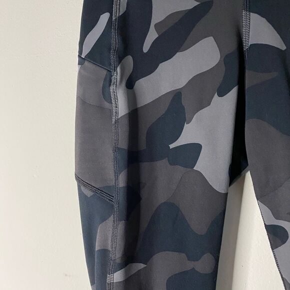 Athleta Contender 7/8 Leggings in Black Gray Camo - Picture 5 of 13